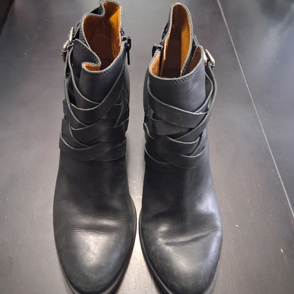 Lucky Brand Black Leather Booties   Size 9.5(40) - Picture 2 of 9